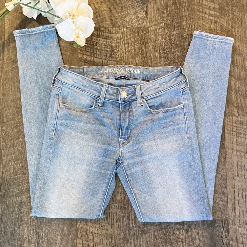 American Eagle AE Light Wash Mid Rise Jegging Size 6 Regular